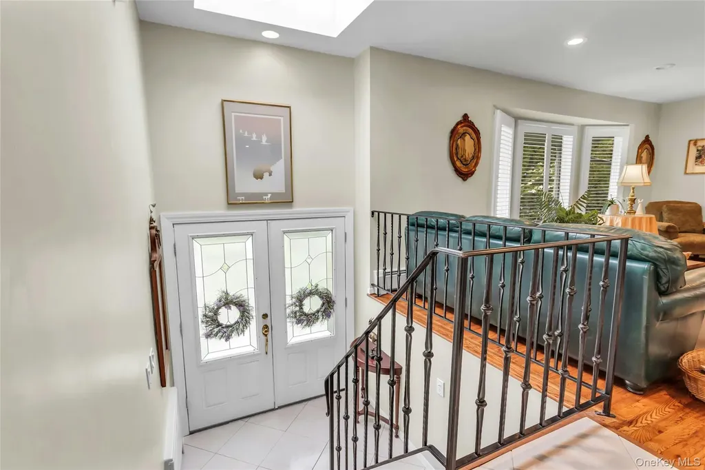 28 Penguin Lane Commack NY 11725