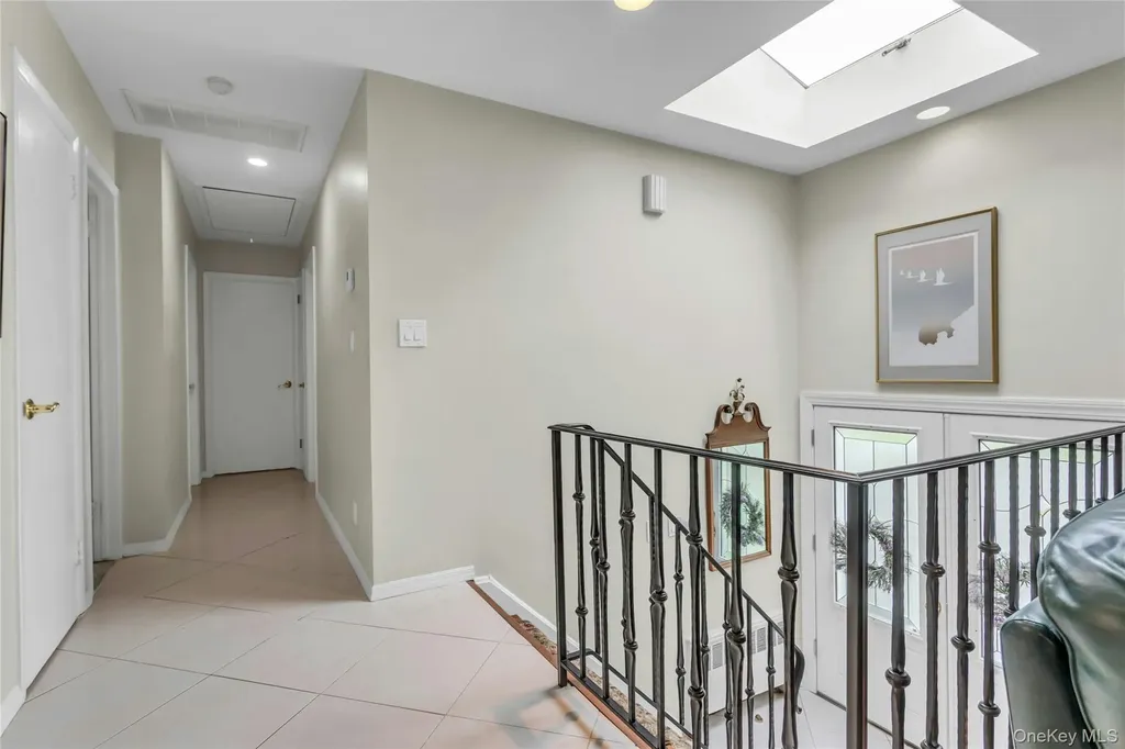 28 Penguin Lane Commack NY 11725