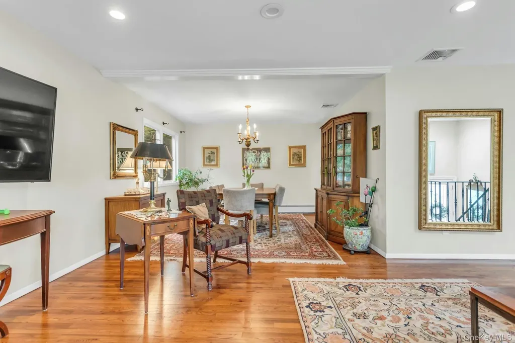 28 Penguin Lane Commack NY 11725