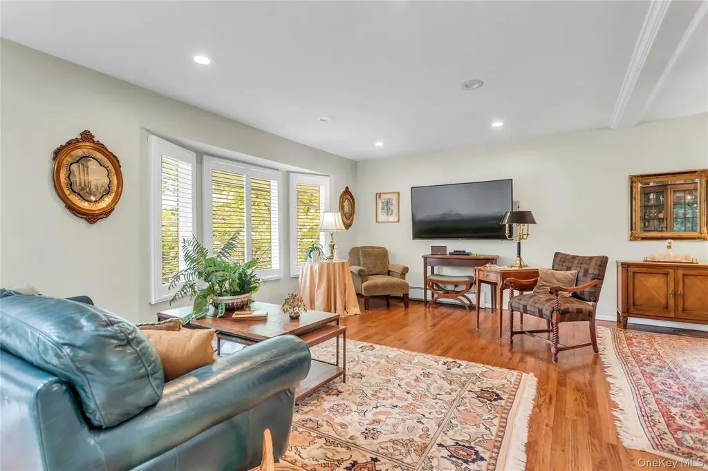28 Penguin Lane Commack NY 11725