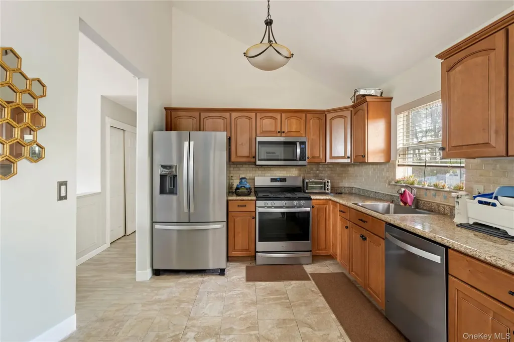 120 Pheasant Circle Brentwood NY 11717
