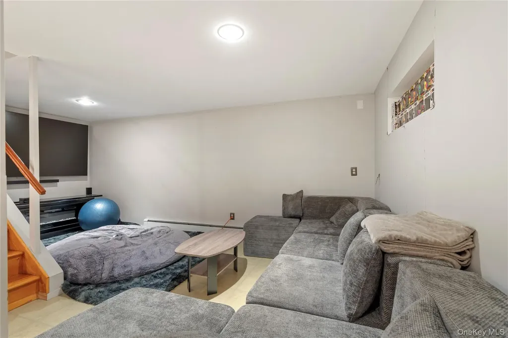 120 Pheasant Circle Brentwood NY 11717
