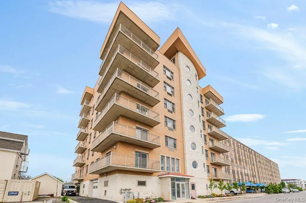 661 W Broadway Long Beach NY 11561