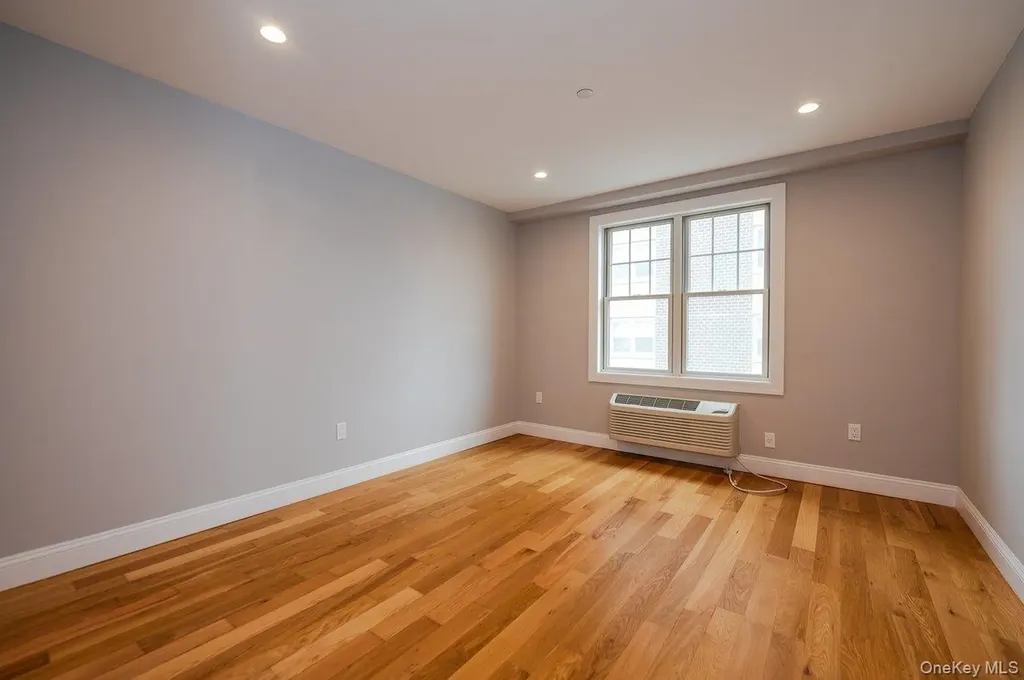 661 W Broadway Long Beach NY 11561