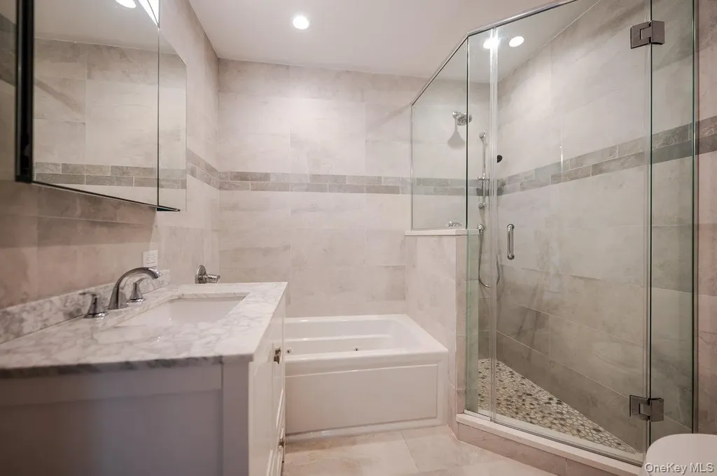 661 W Broadway Long Beach NY 11561