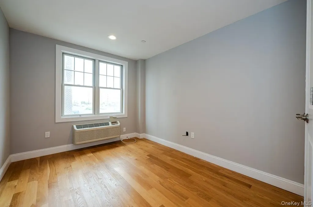 661 W Broadway Long Beach NY 11561