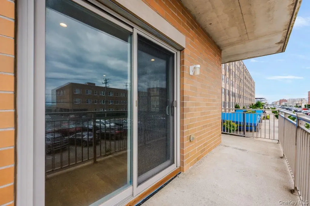 661 W Broadway Long Beach NY 11561