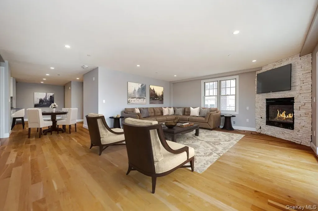 661 W Broadway Long Beach NY 11561