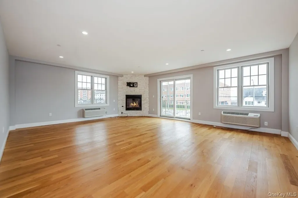 661 W Broadway Long Beach NY 11561