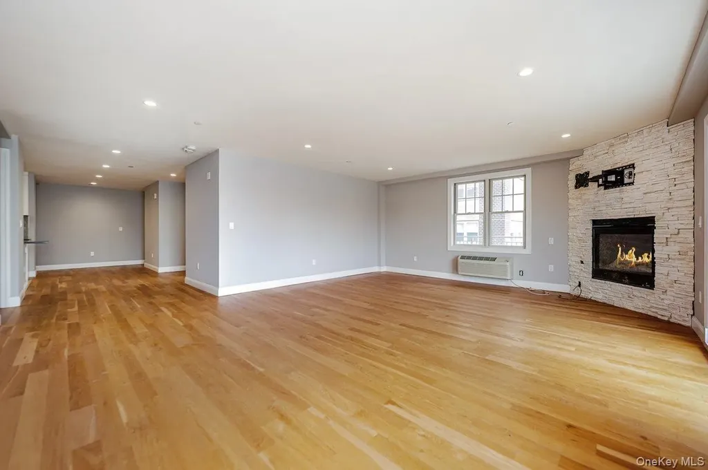 661 W Broadway Long Beach NY 11561