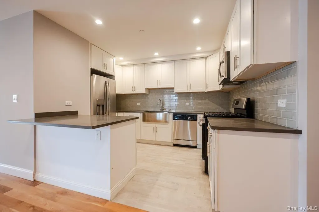 661 W Broadway Long Beach NY 11561