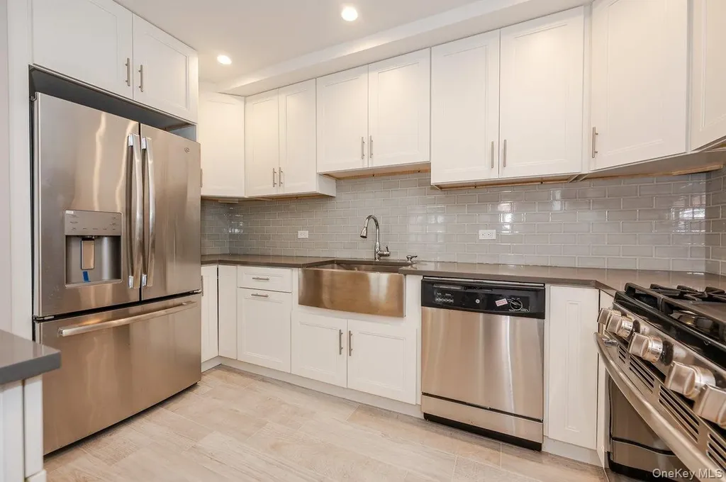 661 W Broadway Long Beach NY 11561