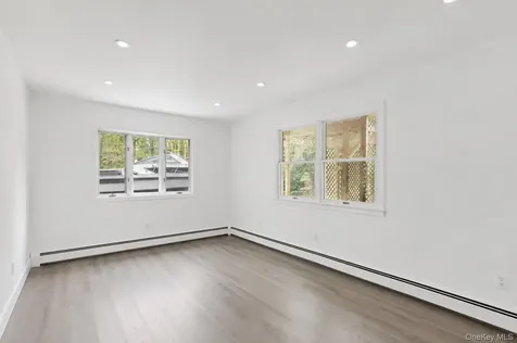 64 Giant Oak Road Ridge NY 11961