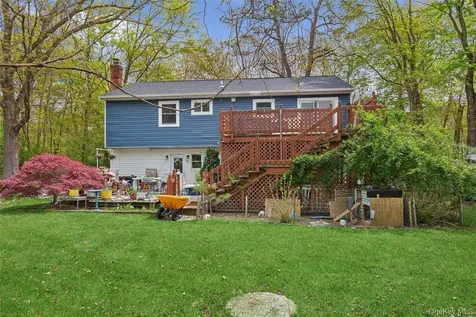 64 Giant Oak Road Ridge NY 11961