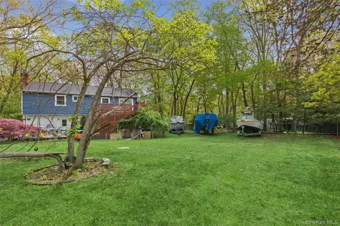 64 Giant Oak Road Ridge NY 11961