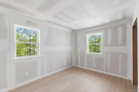 64 Giant Oak Road Ridge NY 11961