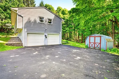 40 Indian Pass Stormville NY 12582