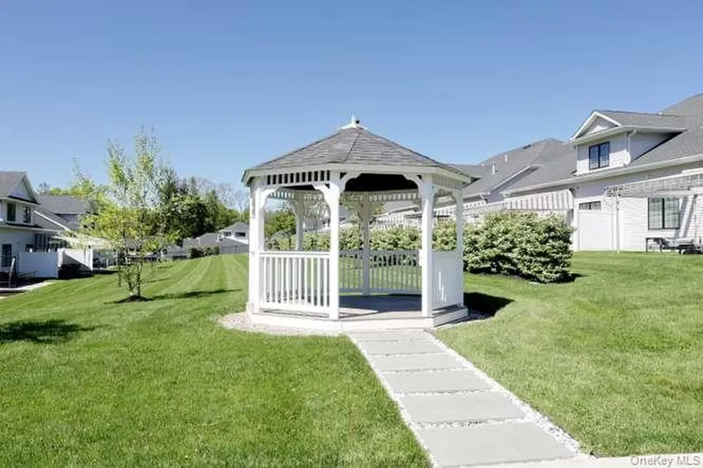 11 Silverwood Circle Suffern NY 10901
