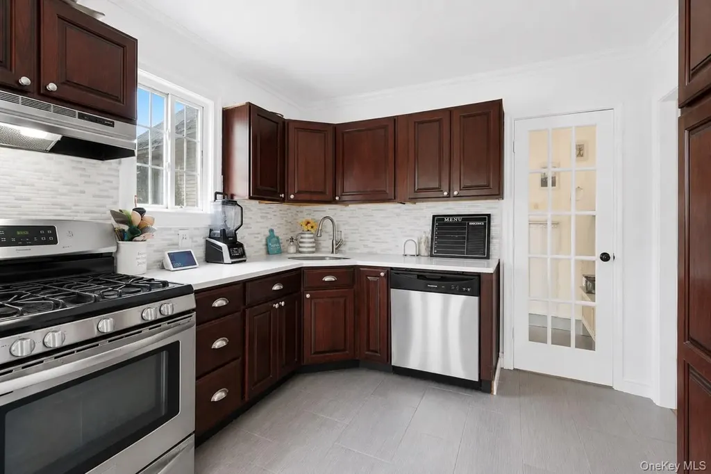 90 Vincent Place Lynbrook NY 11563