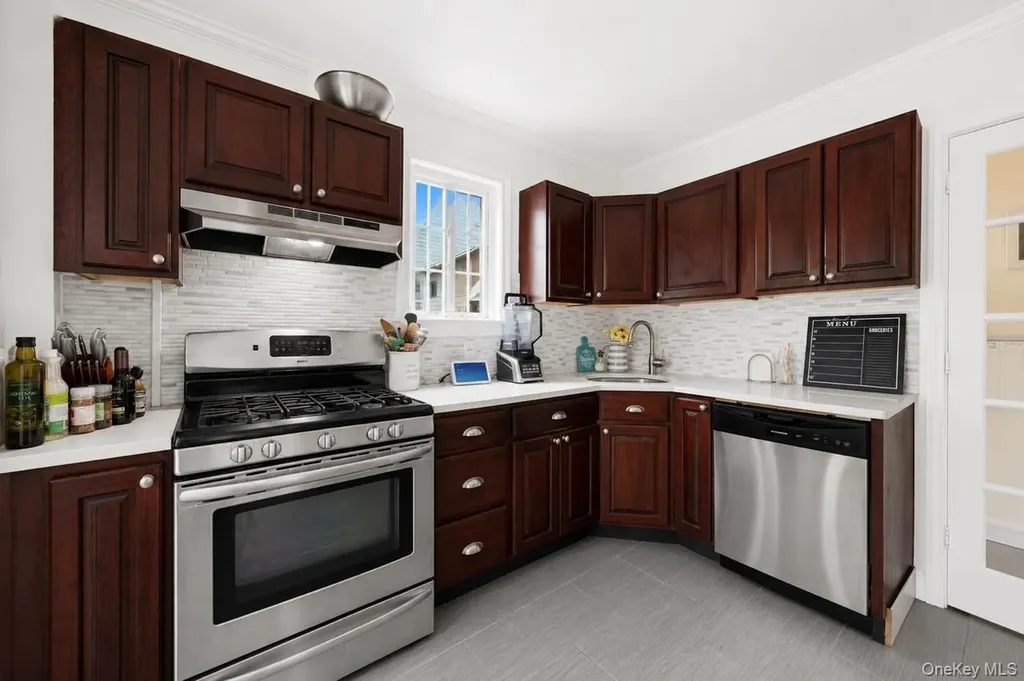 90 Vincent Place Lynbrook NY 11563