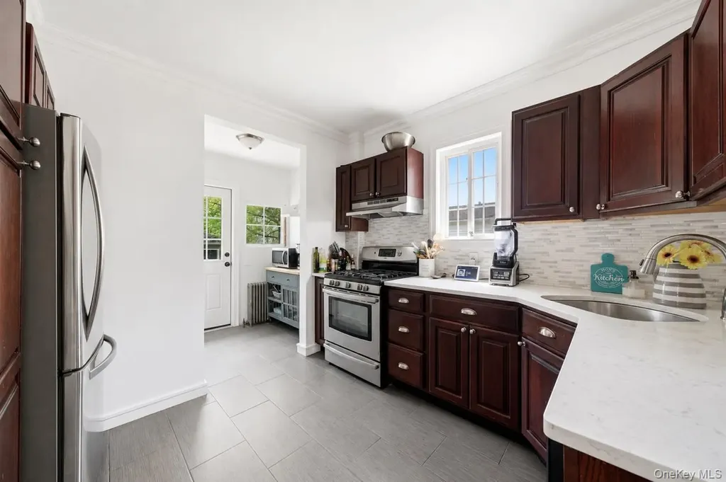 90 Vincent Place Lynbrook NY 11563