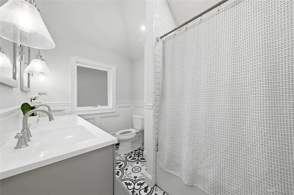 90 Vincent Place Lynbrook NY 11563