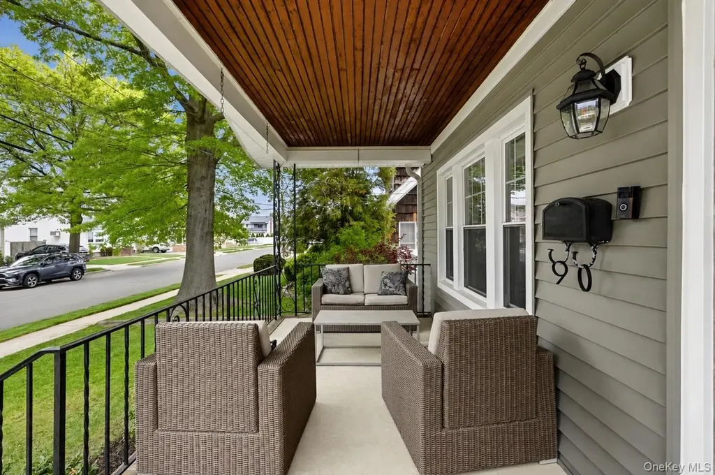 90 Vincent Place Lynbrook NY 11563