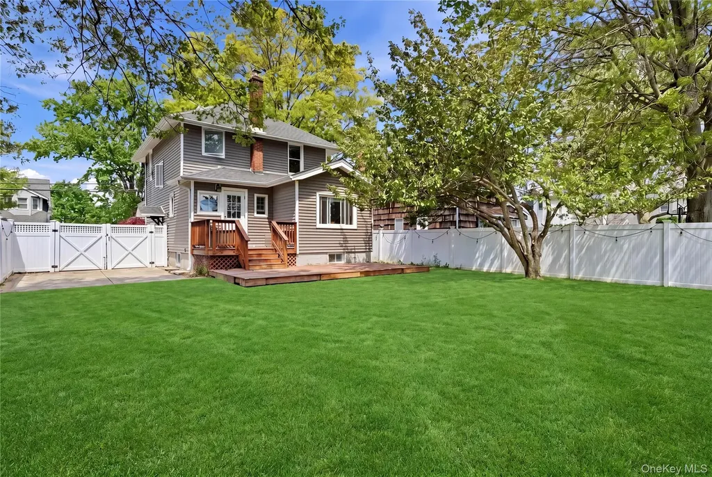 90 Vincent Place Lynbrook NY 11563