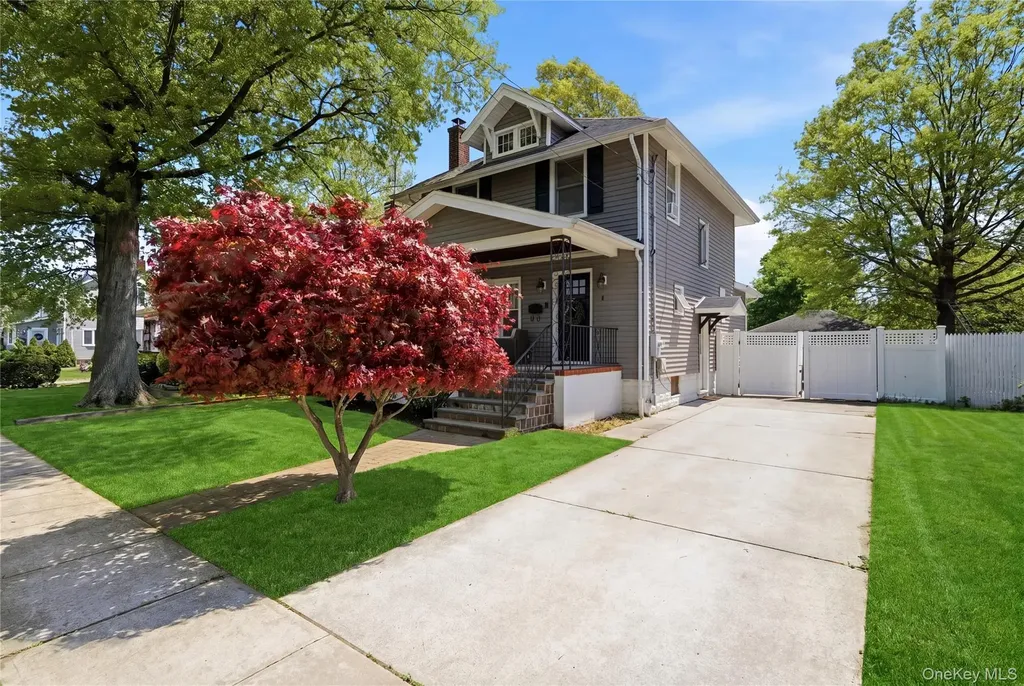 90 Vincent Place Lynbrook NY 11563