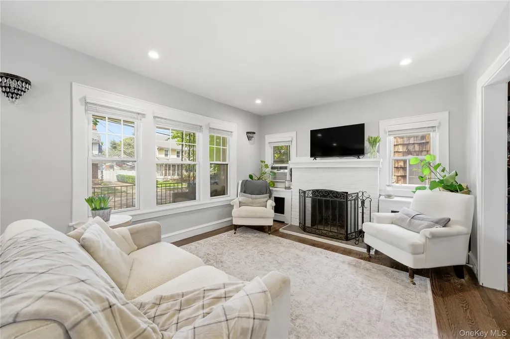 90 Vincent Place Lynbrook NY 11563