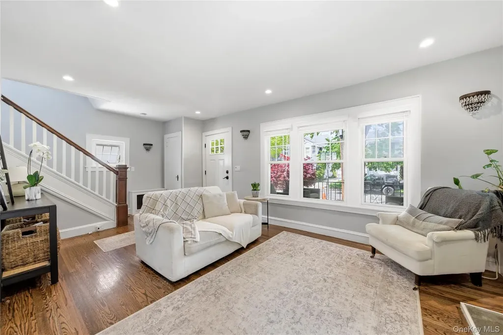 90 Vincent Place Lynbrook NY 11563