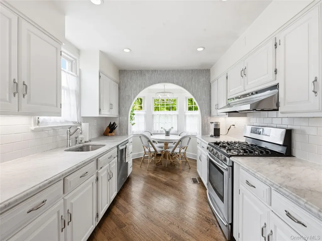 2 Longview Road Port Washington NY 11050