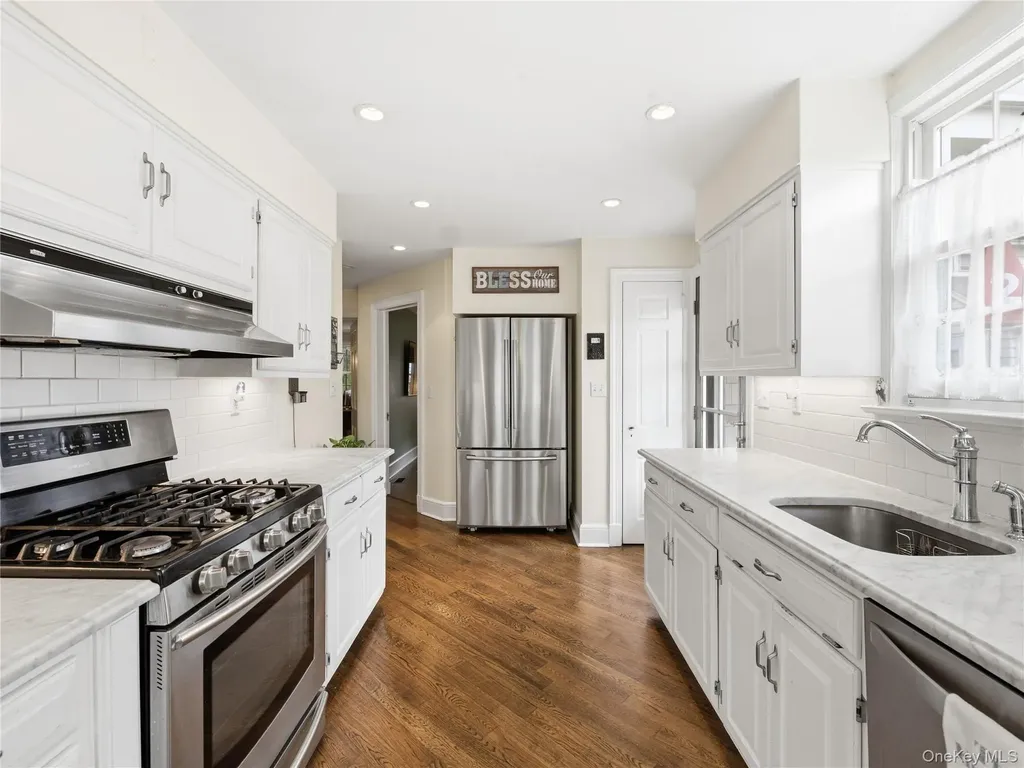 2 Longview Road Port Washington NY 11050