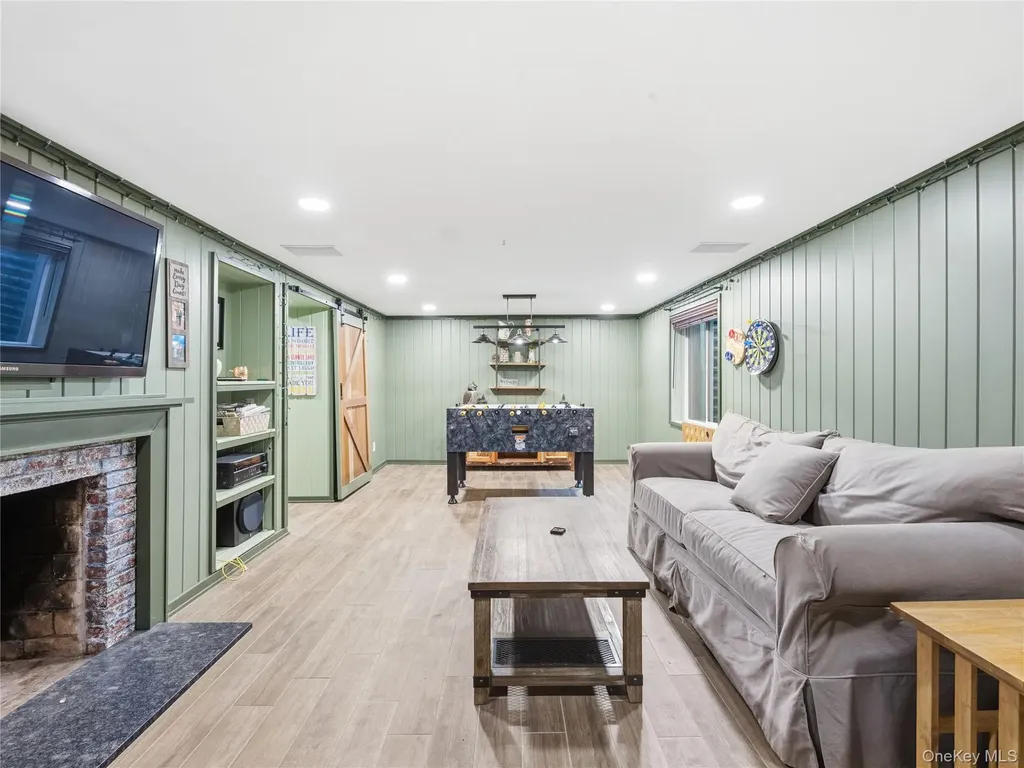 2 Longview Road Port Washington NY 11050