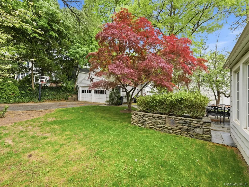 2 Longview Road Port Washington NY 11050