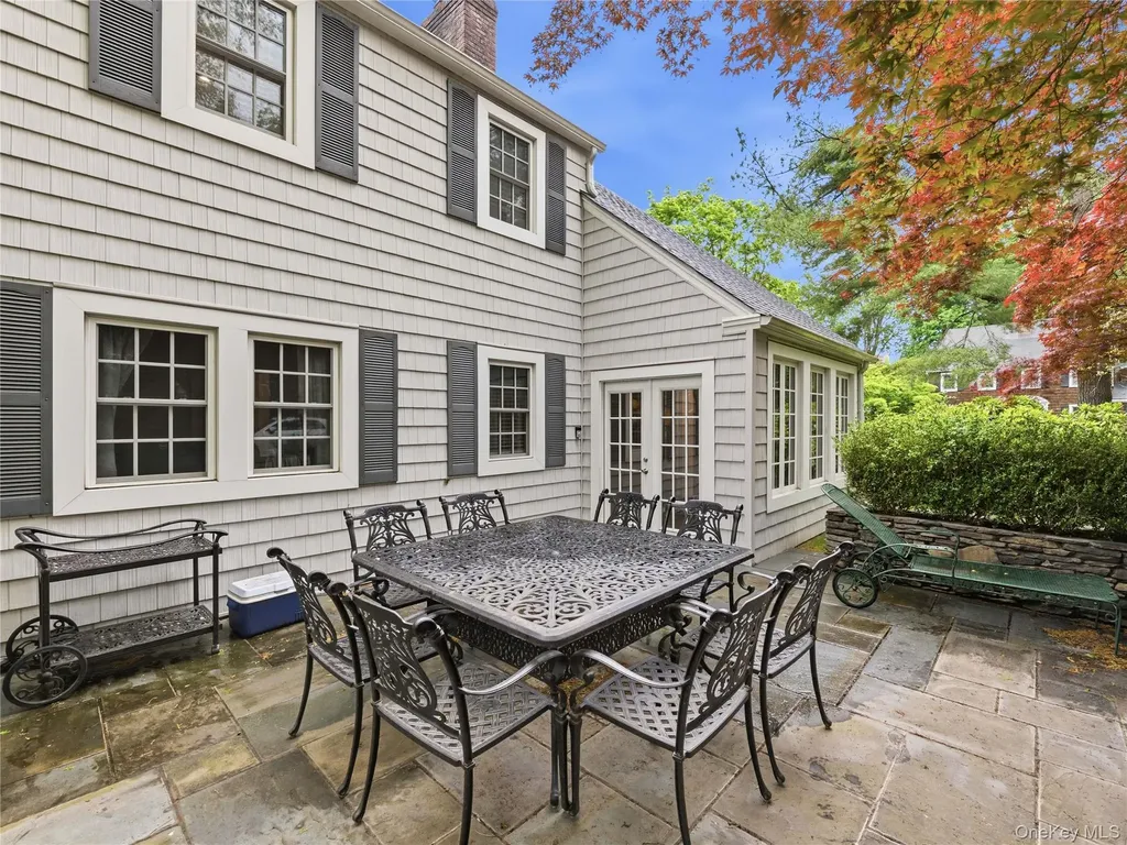 2 Longview Road Port Washington NY 11050