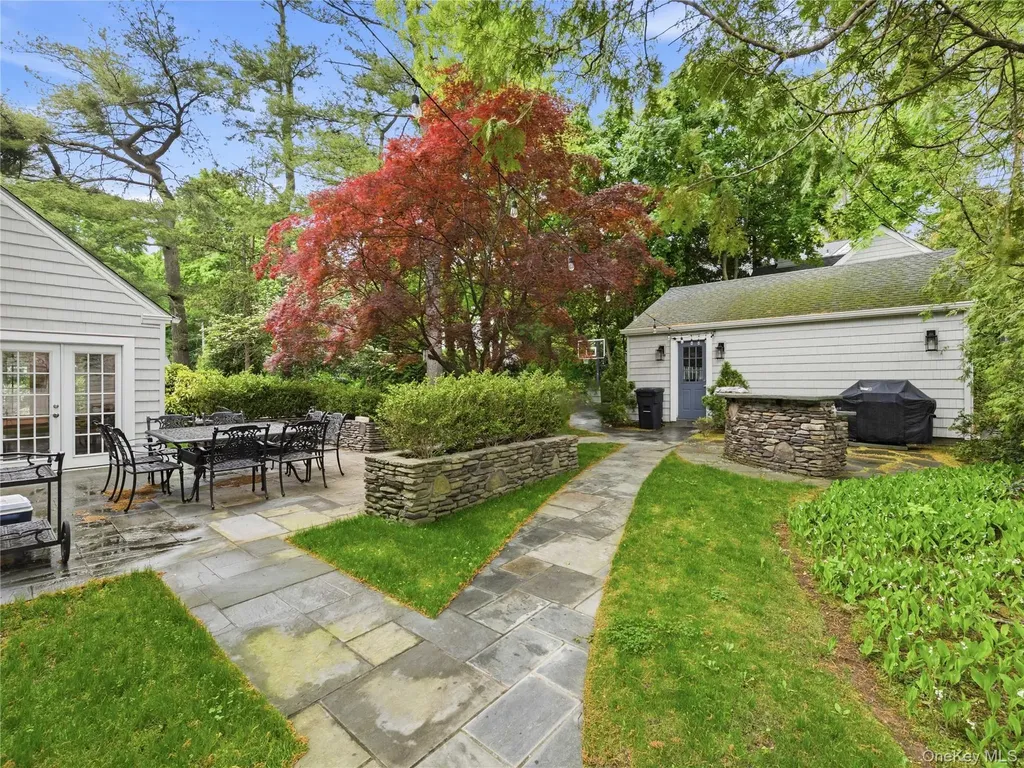 2 Longview Road Port Washington NY 11050