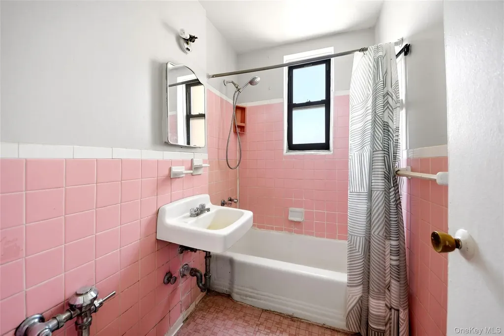 3531 Bronxwood Bronx NY 10469