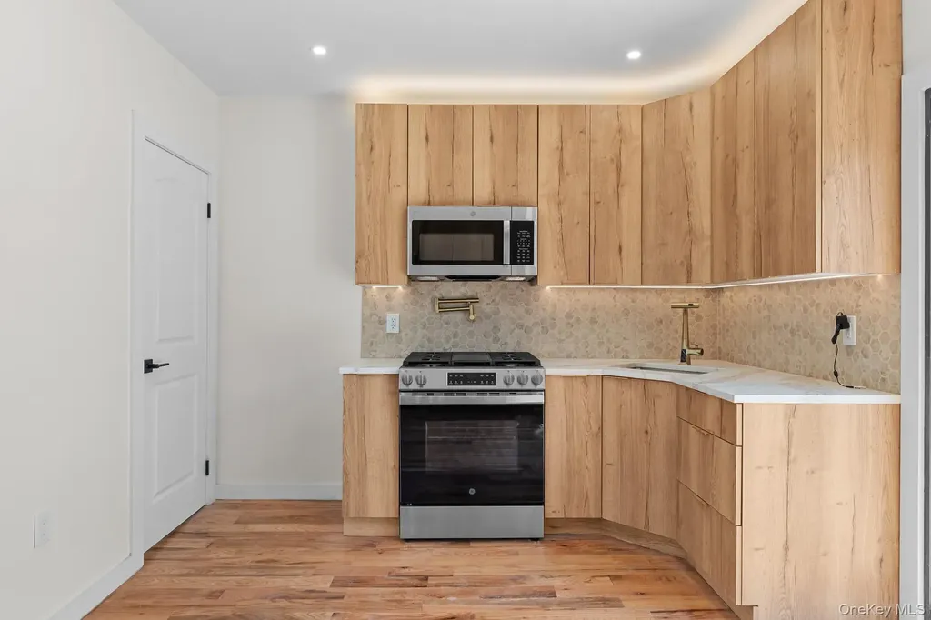 10902 169th Place Jamaica NY 11433