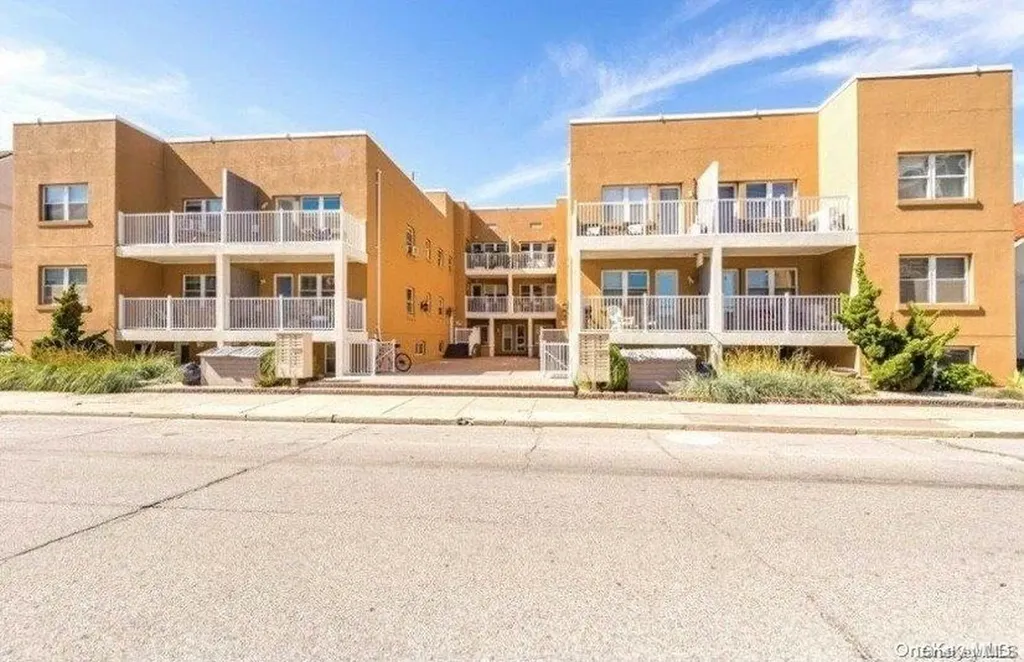 251 W Broadway Long Beach NY 11561