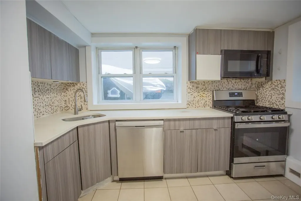251 W Broadway Long Beach NY 11561