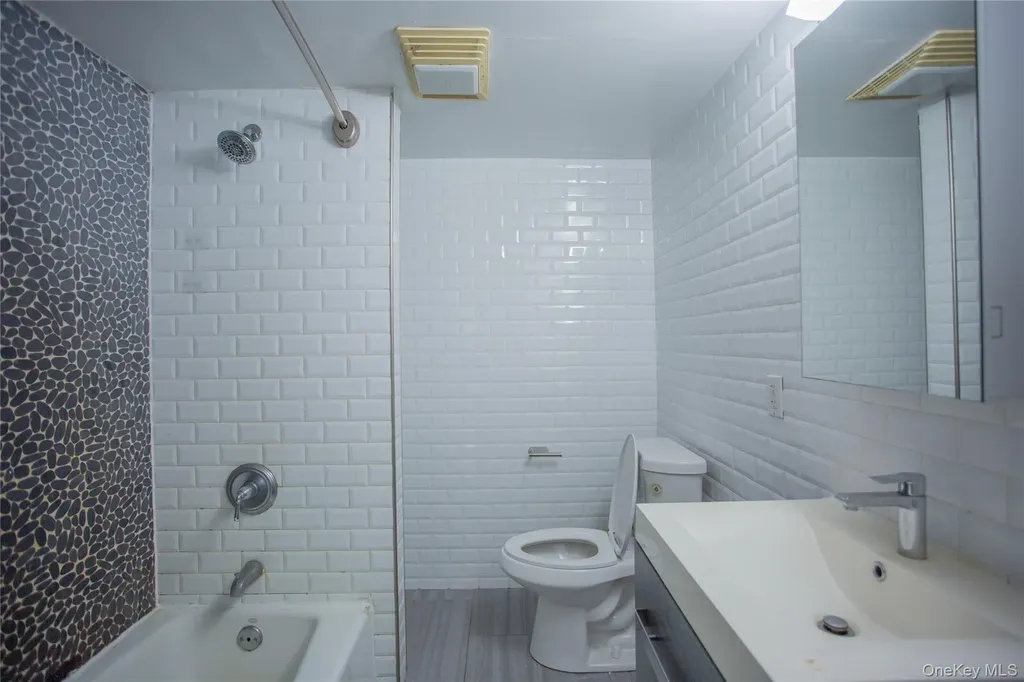 251 W Broadway Long Beach NY 11561