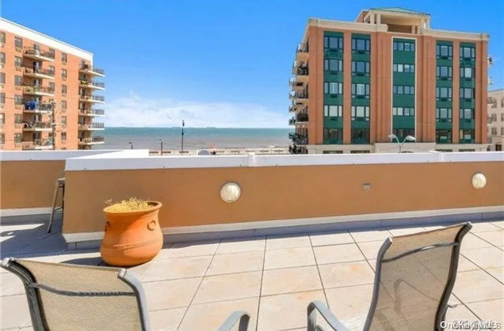 251 W Broadway Long Beach NY 11561