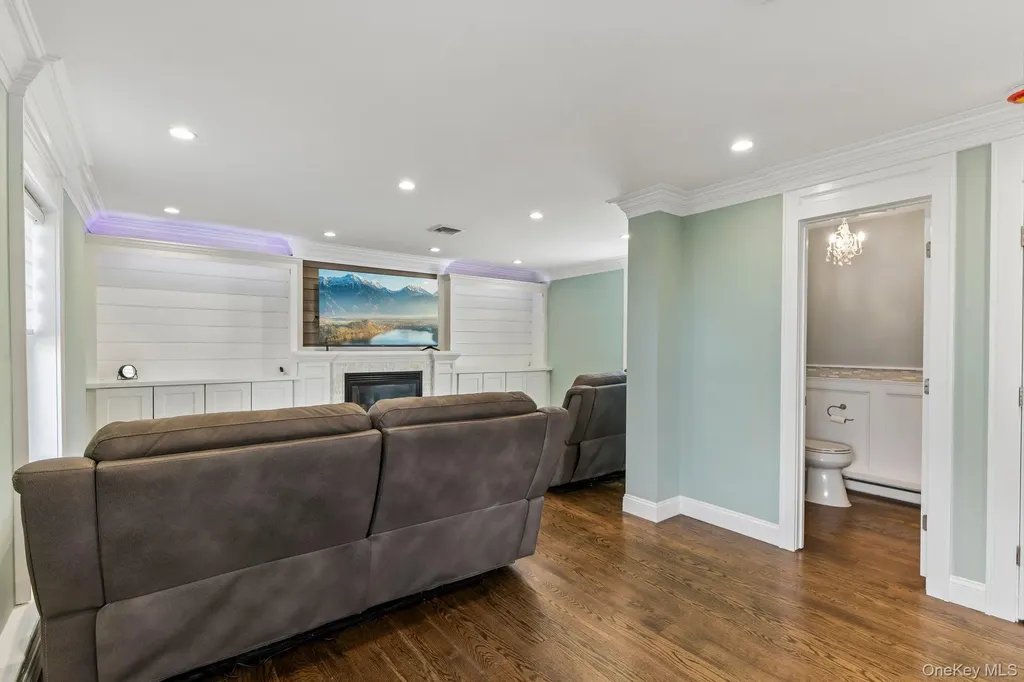 958 Alan Drive Wantagh NY 11793
