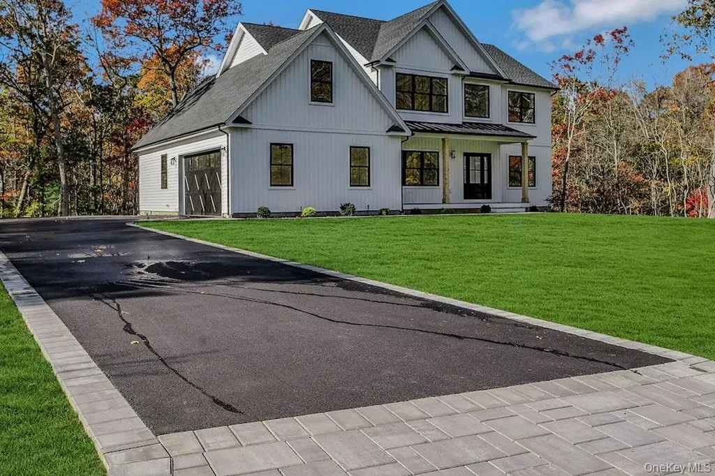 20 Bunker Lane Middle Island NY 11953
