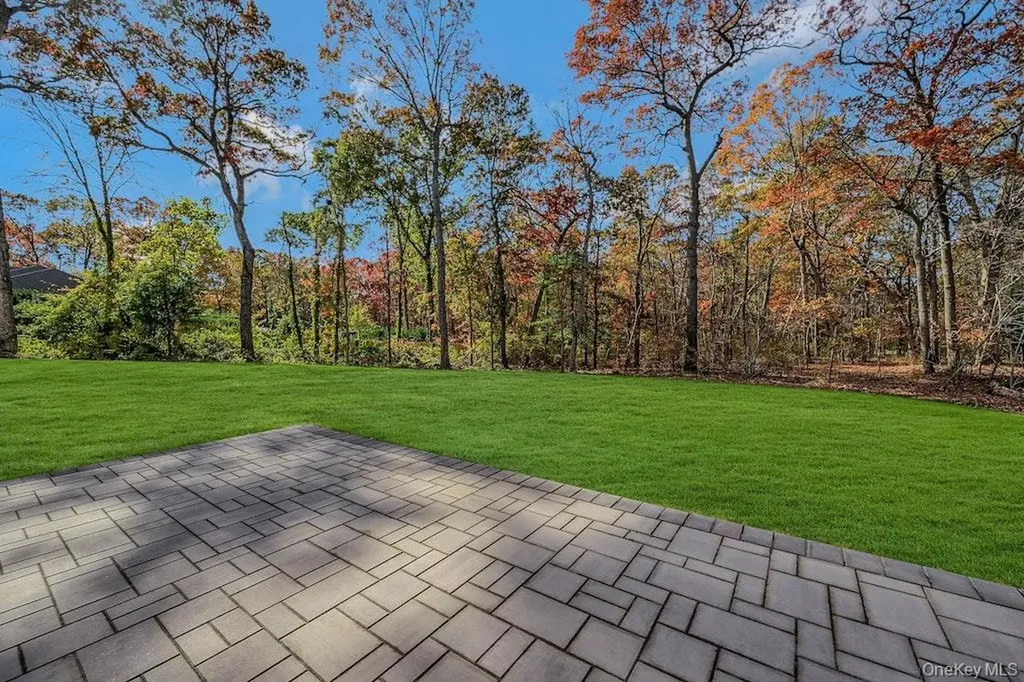 20 Bunker Lane Middle Island NY 11953