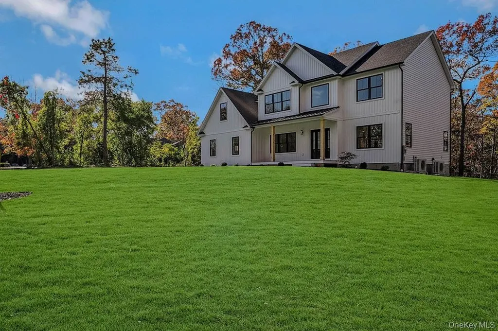 20 Bunker Lane Middle Island NY 11953