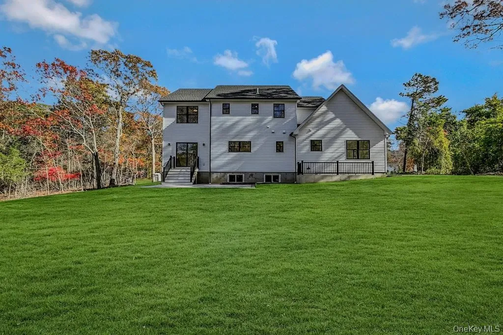 20 Bunker Lane Middle Island NY 11953