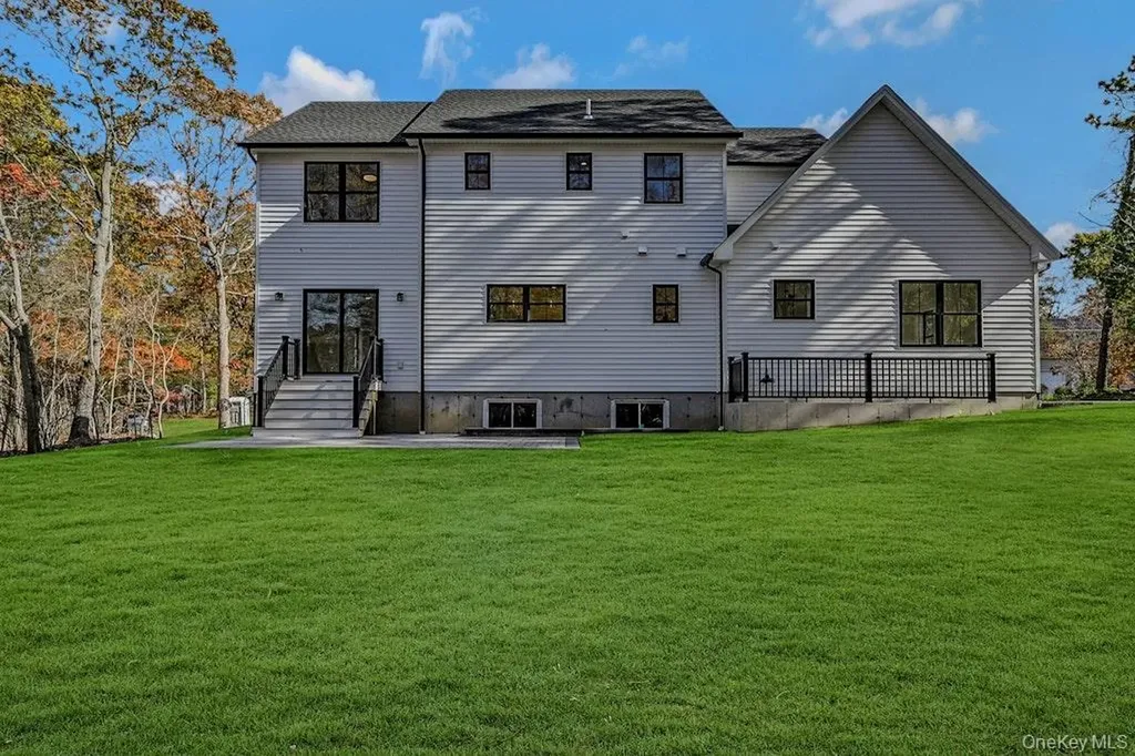 20 Bunker Lane Middle Island NY 11953