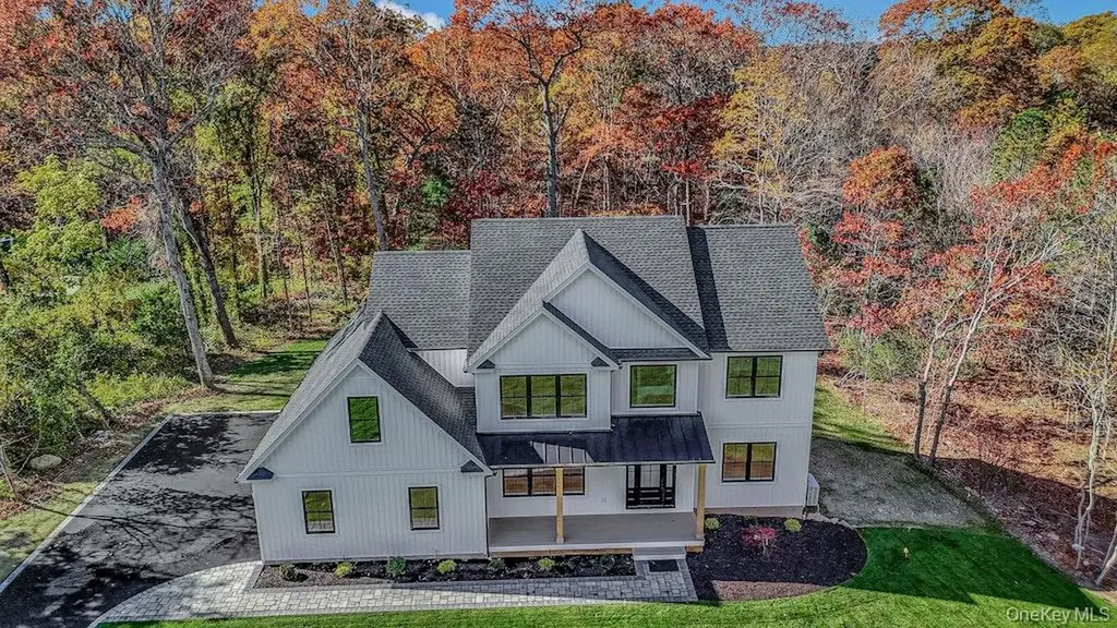 20 Bunker Lane Middle Island NY 11953